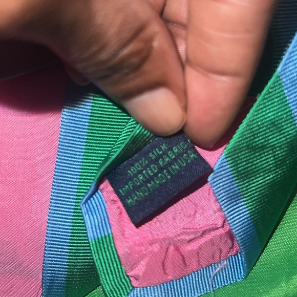 Lilly Pulitzer Green and Gray Striped Men's Tie-Flaws - Picture 5 of 6